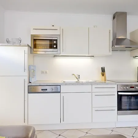 Strandnahe Mit 2 Schlafzimmern Und Balkon, Koenigin Augusta, * Binz