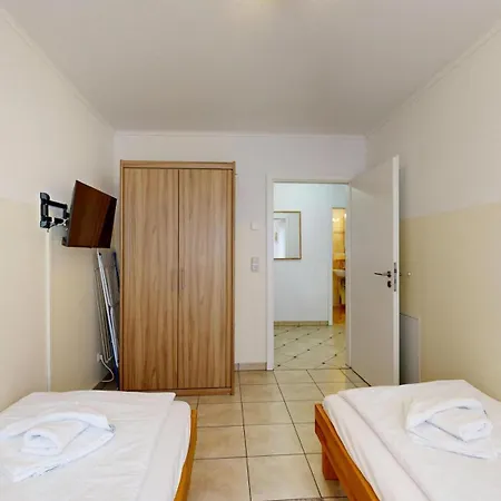 Strandnahe Mit 2 Schlafzimmern Und Balkon, Koenigin Augusta, Apartamento *