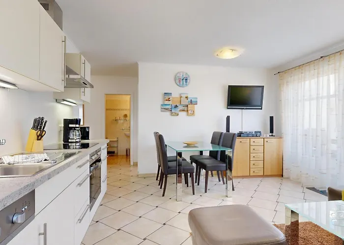 Strandnahe Mit 2 Schlafzimmern Und Balkon, Koenigin Augusta, * 宾茨